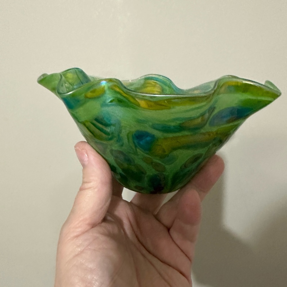 Art glass bowl